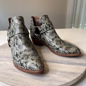 Frye Ray Harness Green Snake Print Leather Ankle Boots Women’s Size 7.5 Western